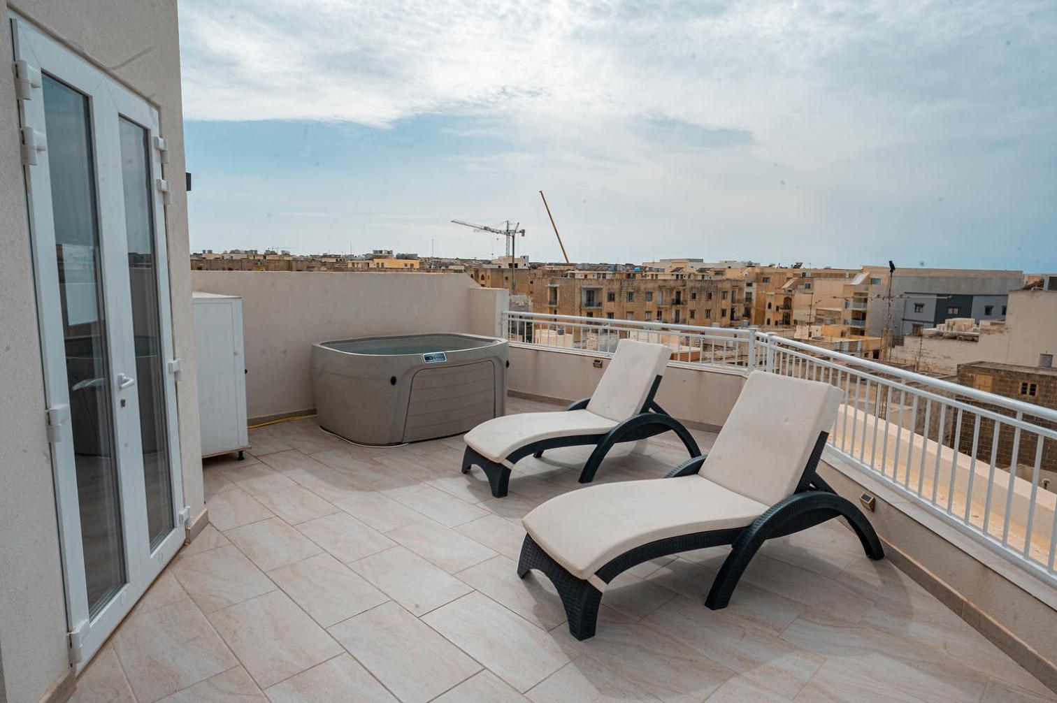The Willows Penthouses with Jacuzzi view 3