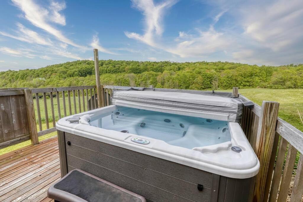 Huge Home w Studio Apt-Mountain Views-Hot Tub-Sauna view 4
