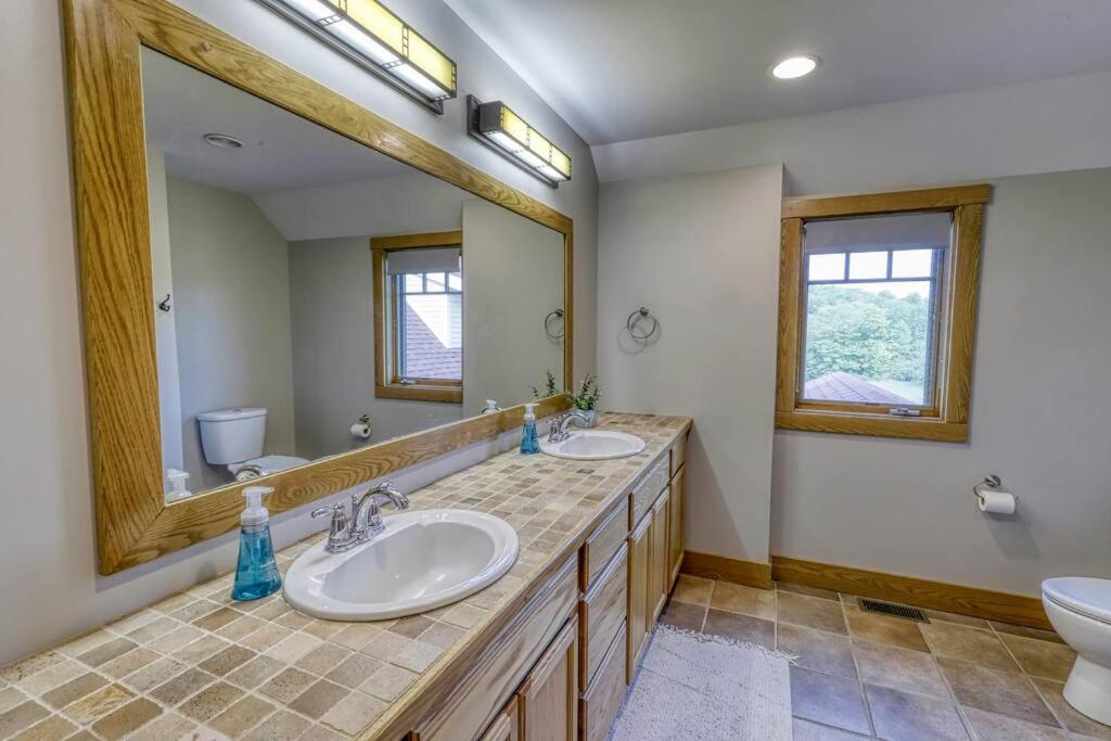 Huge Home w Studio Apt-Mountain Views-Hot Tub-Sauna view 5