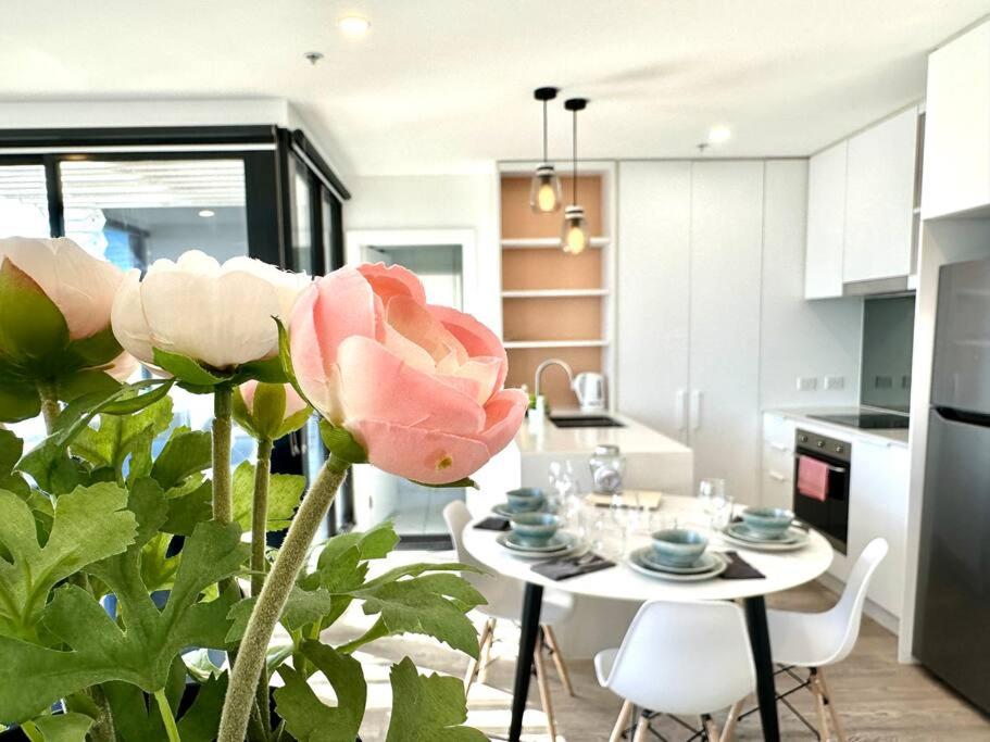 Melbourne Magic on Spencer: Stylish City Living