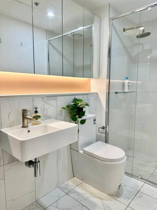 Melbourne Magic on Spencer: Stylish City Living