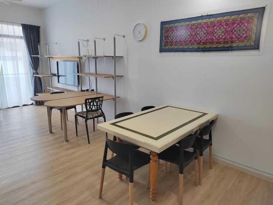 Jentayu Residency, 3Rooms 2xWC, FREE WiFi, 7guests