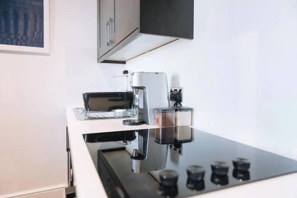*Central Brighton Modern Studio*