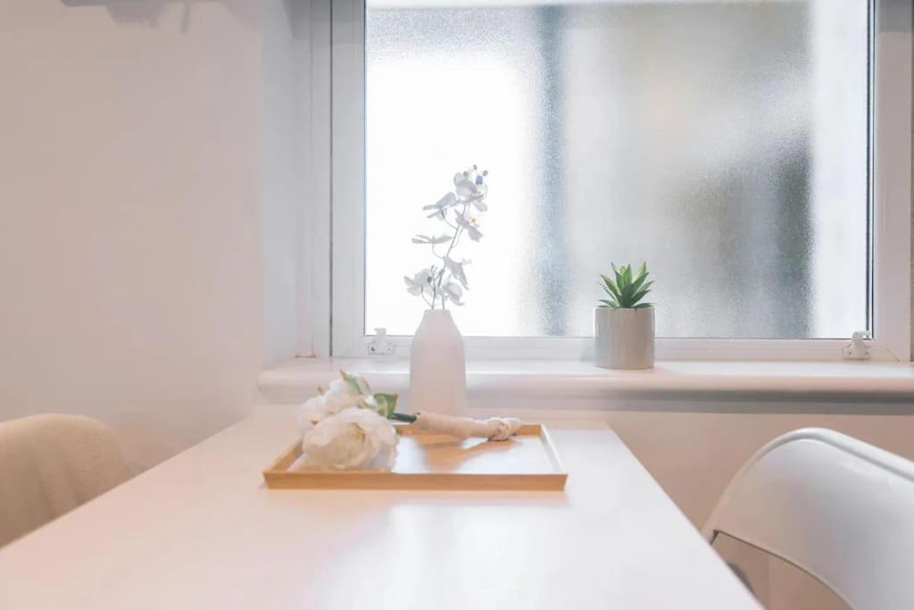 *Central Brighton Modern Studio*