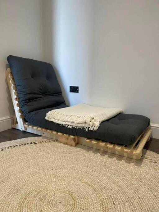 *Central Brighton Modern Studio*