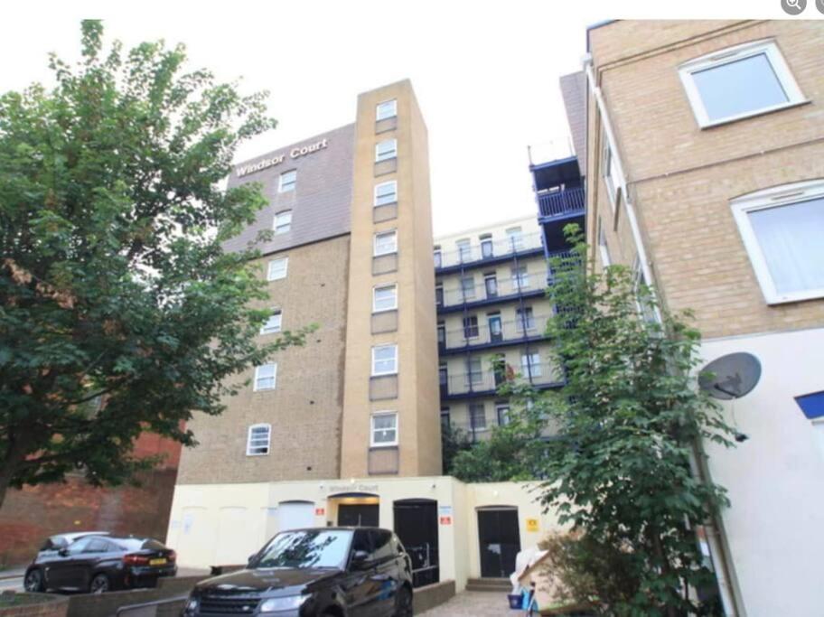 *Central Brighton Modern Studio*