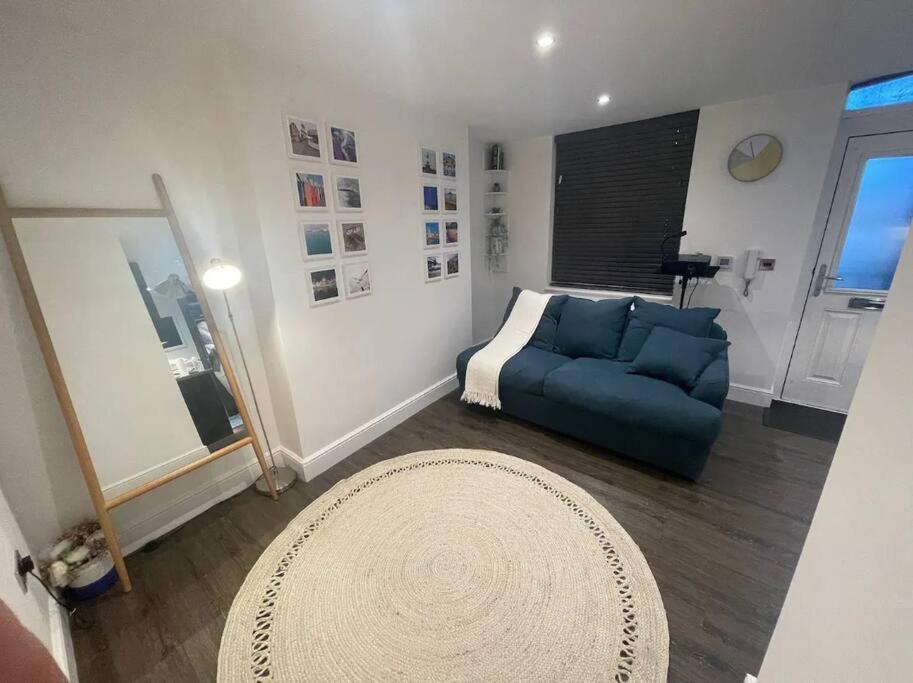 *Central Brighton Modern Studio*