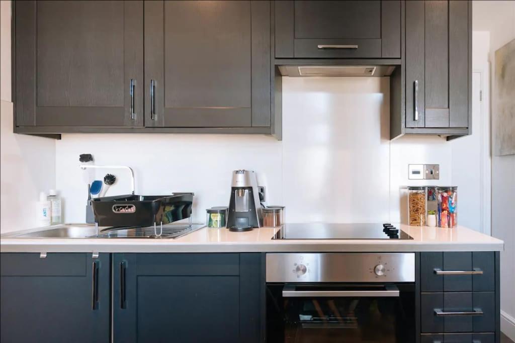 *Central Brighton Modern Studio*