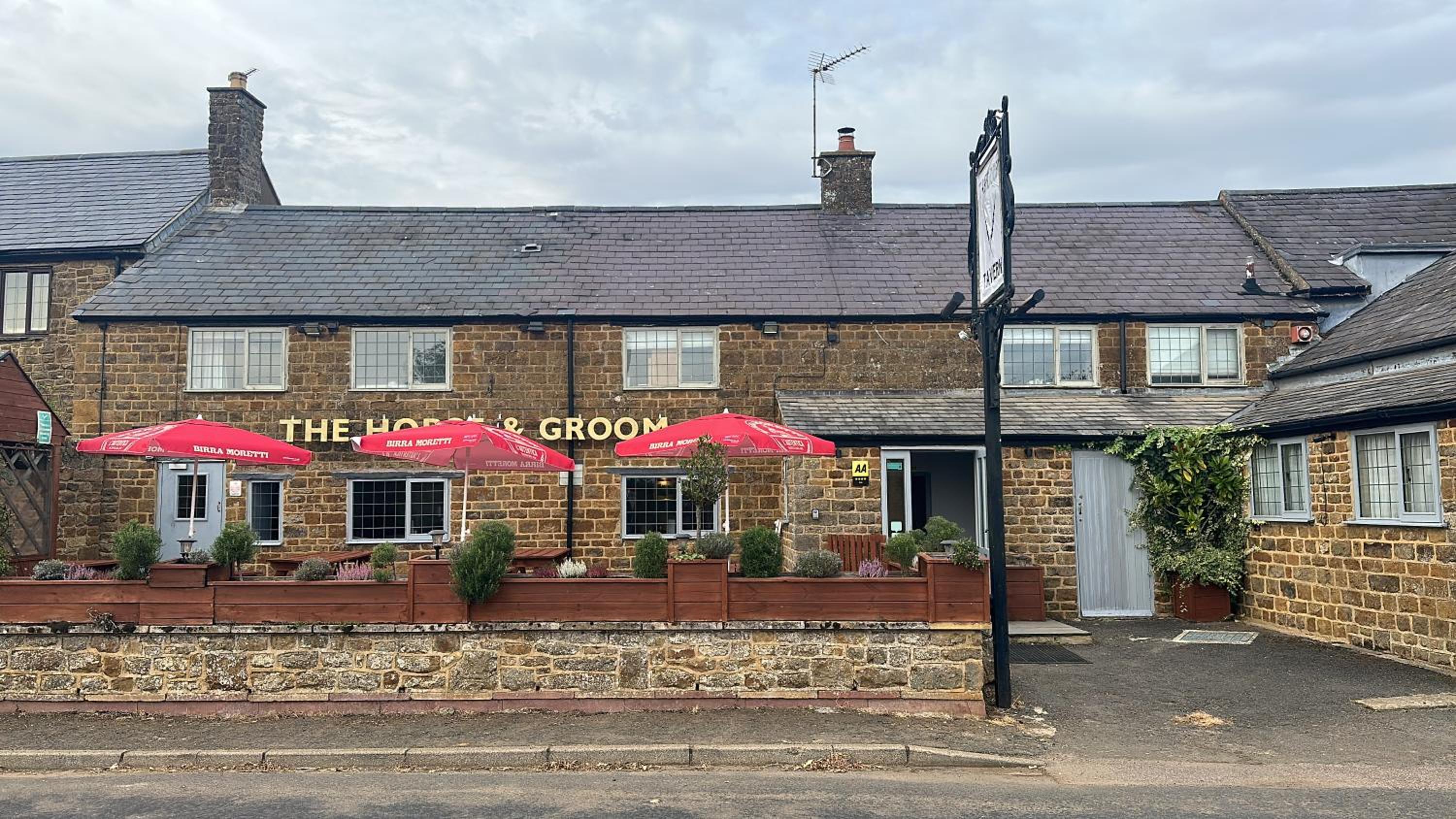 Banbury Vacations - Horse and Groom Inn - Property Image 1