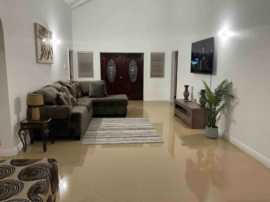 Tropical Villa at Lakeside View view 3