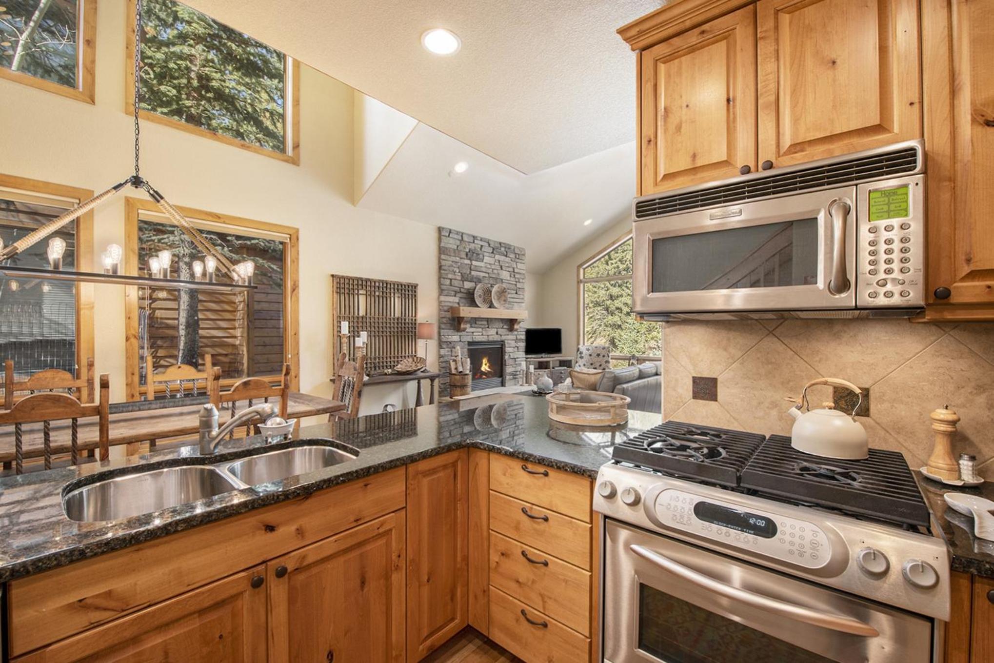 Fall River Retreat - Monthly Long-Term Vacation Rental townhouse