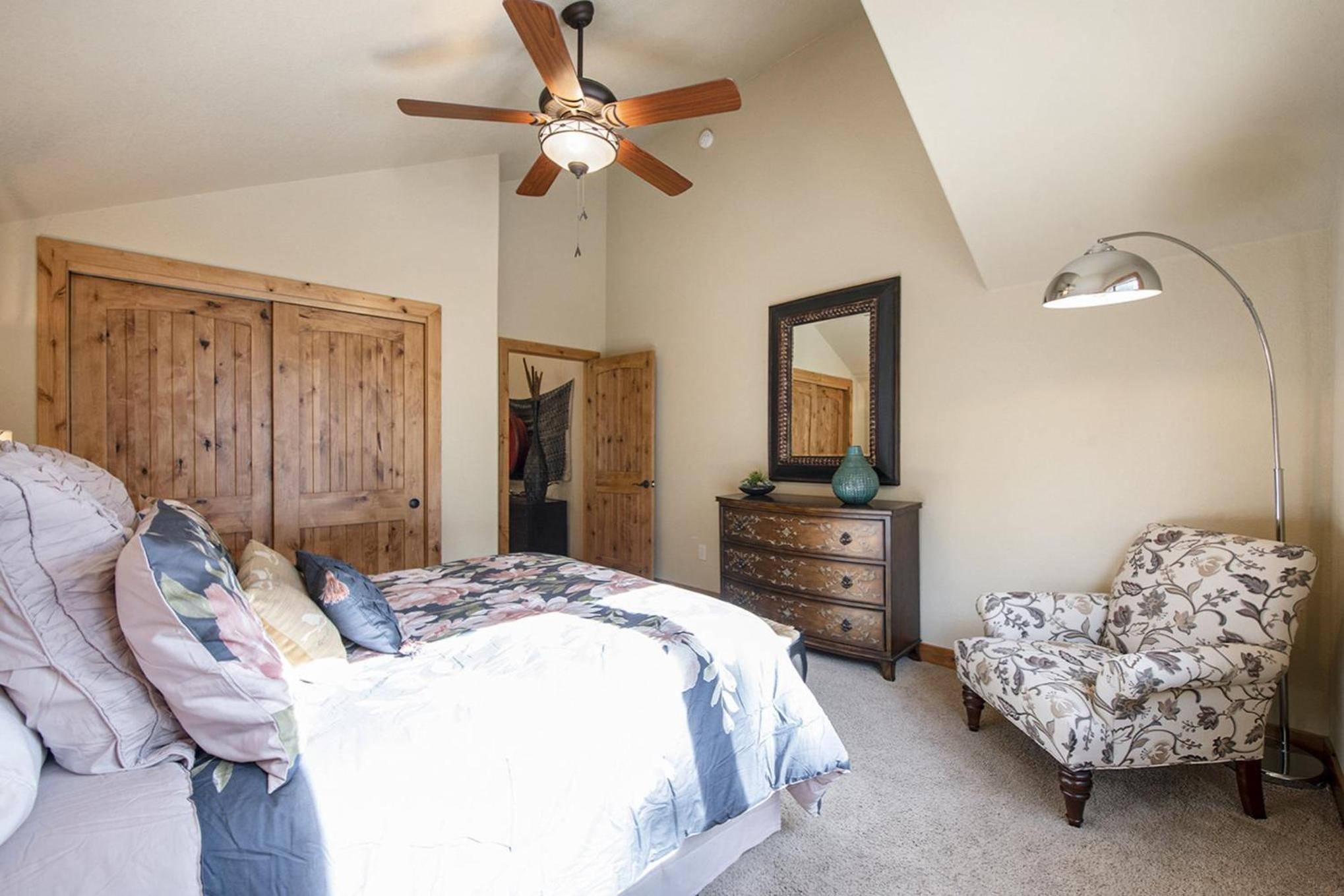 Fall River Retreat - Monthly Long-Term Vacation Rental townhouse