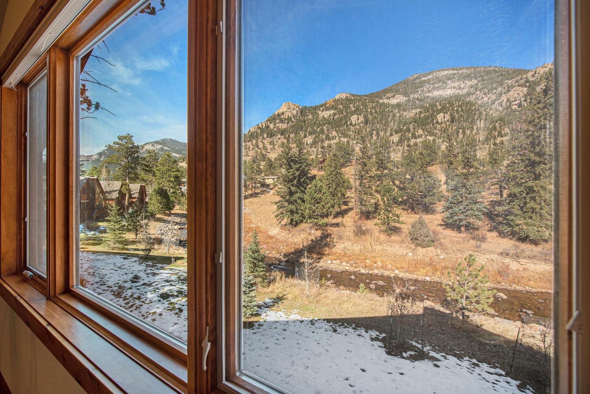 Fall River Retreat - Monthly Long-Term Vacation Rental townhouse