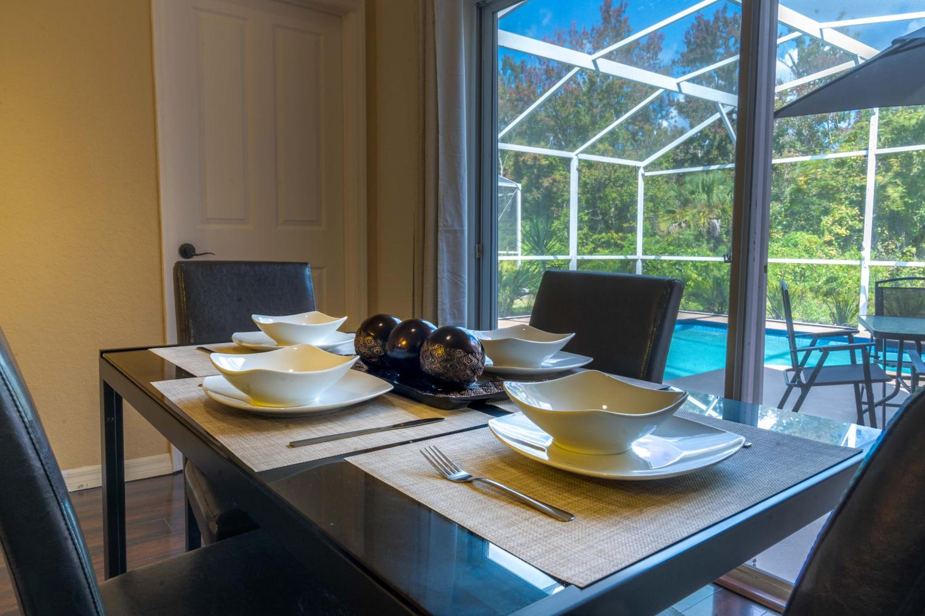 Home in davenport Cheerful 4-bedroom with pool view 5