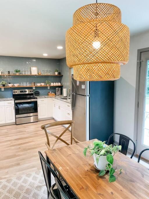 Blue Bungalow w/ Free Golf Cart 1/2 mi from Square view 2