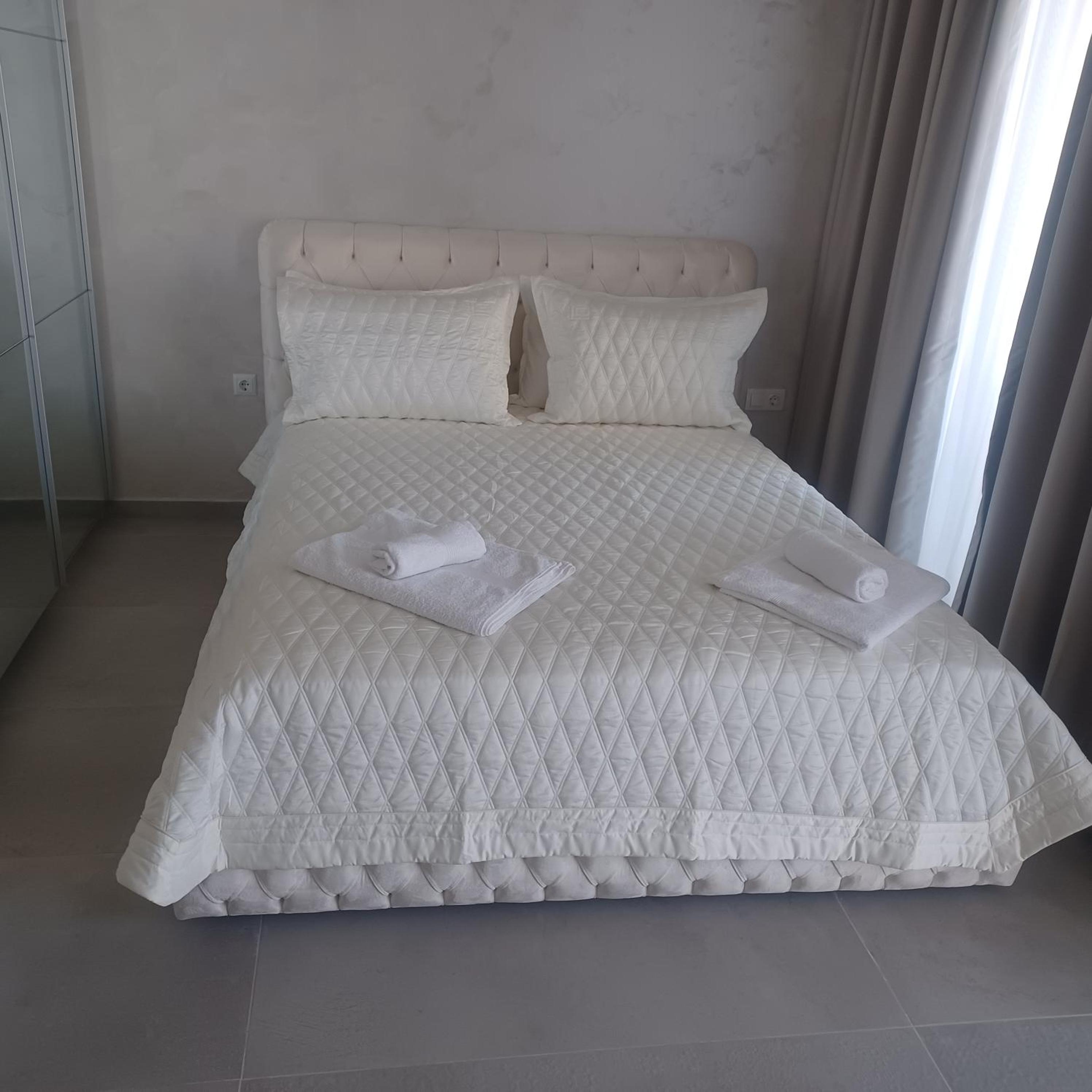 Romantic Holiday Studio