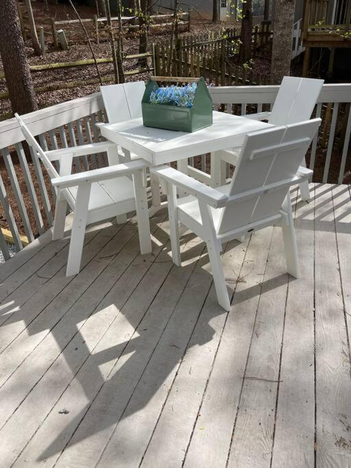 Pet-Friendly Lake House with Kayaks, Golf, & More view 2
