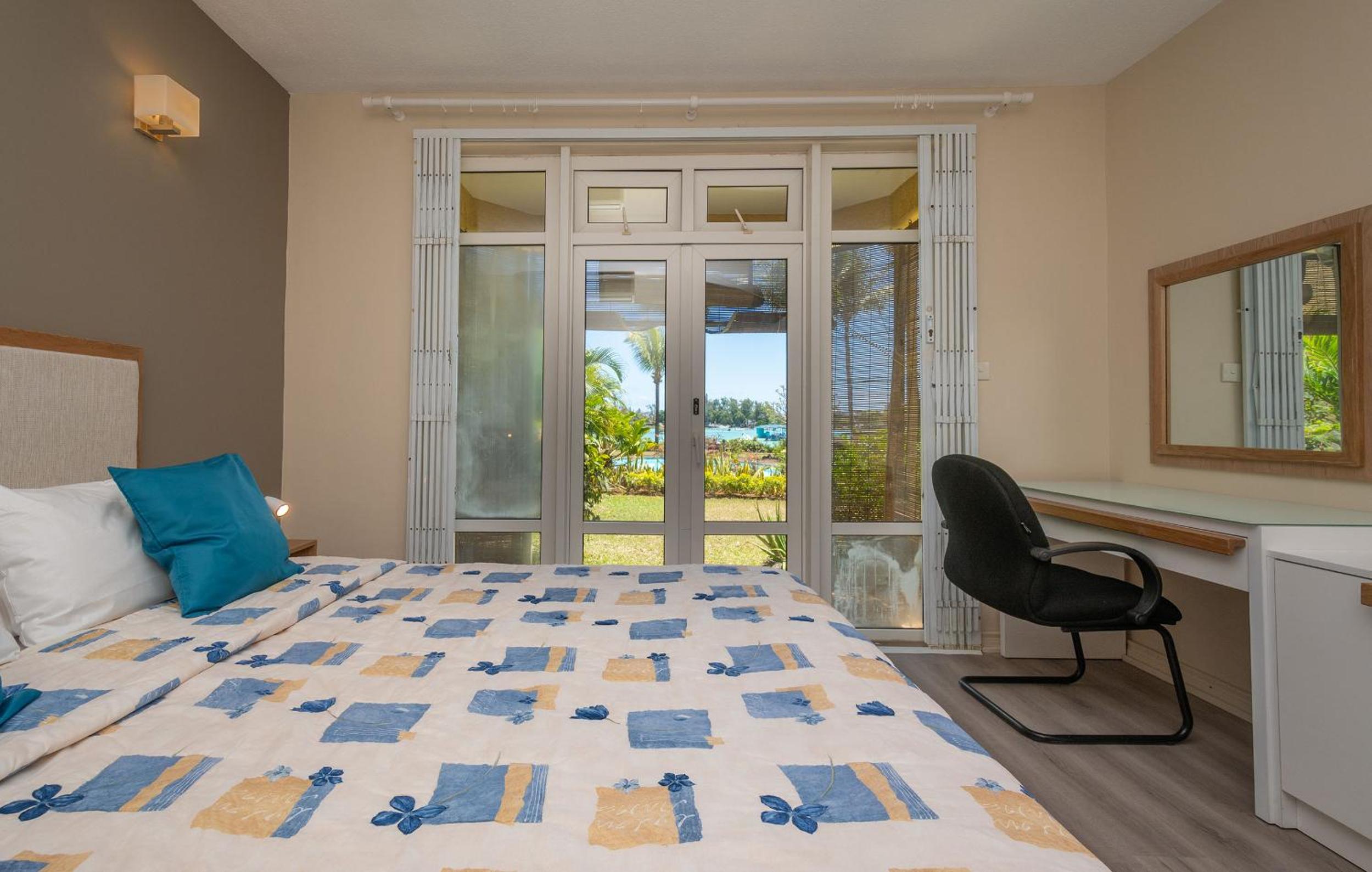 Appartement ILOT pieds dans l'eau, au centre grand baie view 2