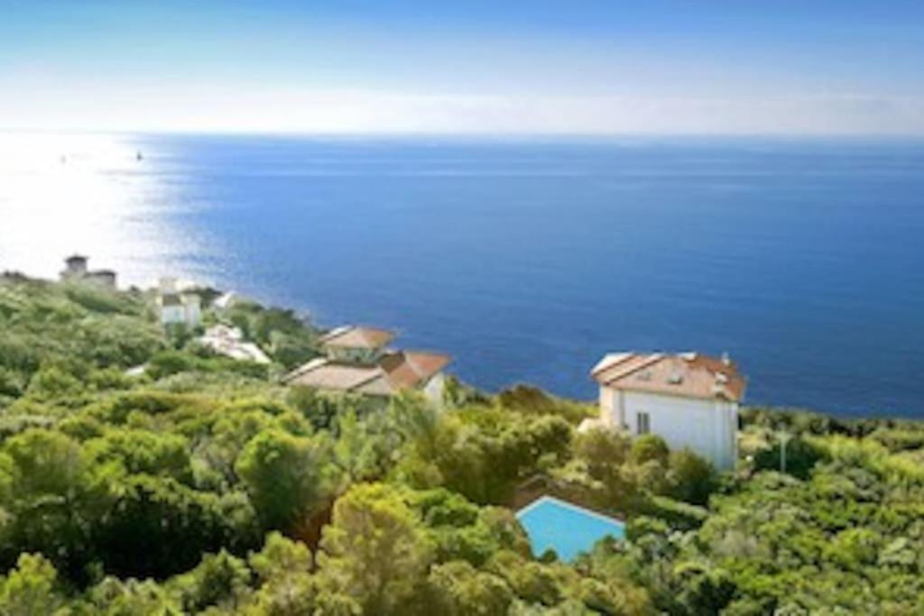 Villa Sorriso mit Pool direkt am Meer view 2