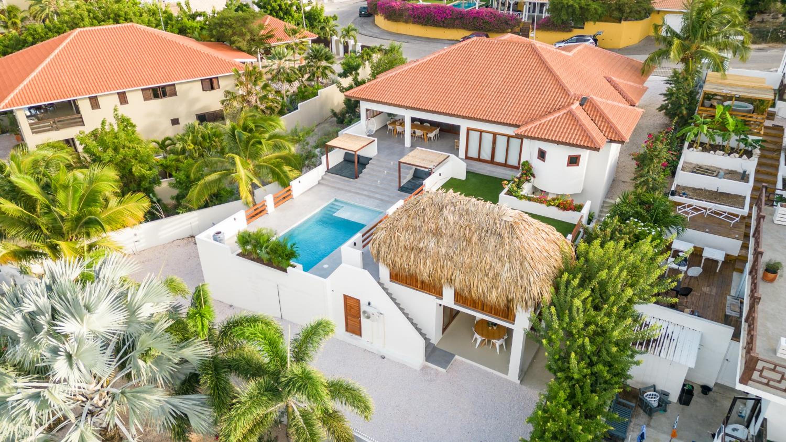 Villa Blou, steps from the Jan Thiel Beach