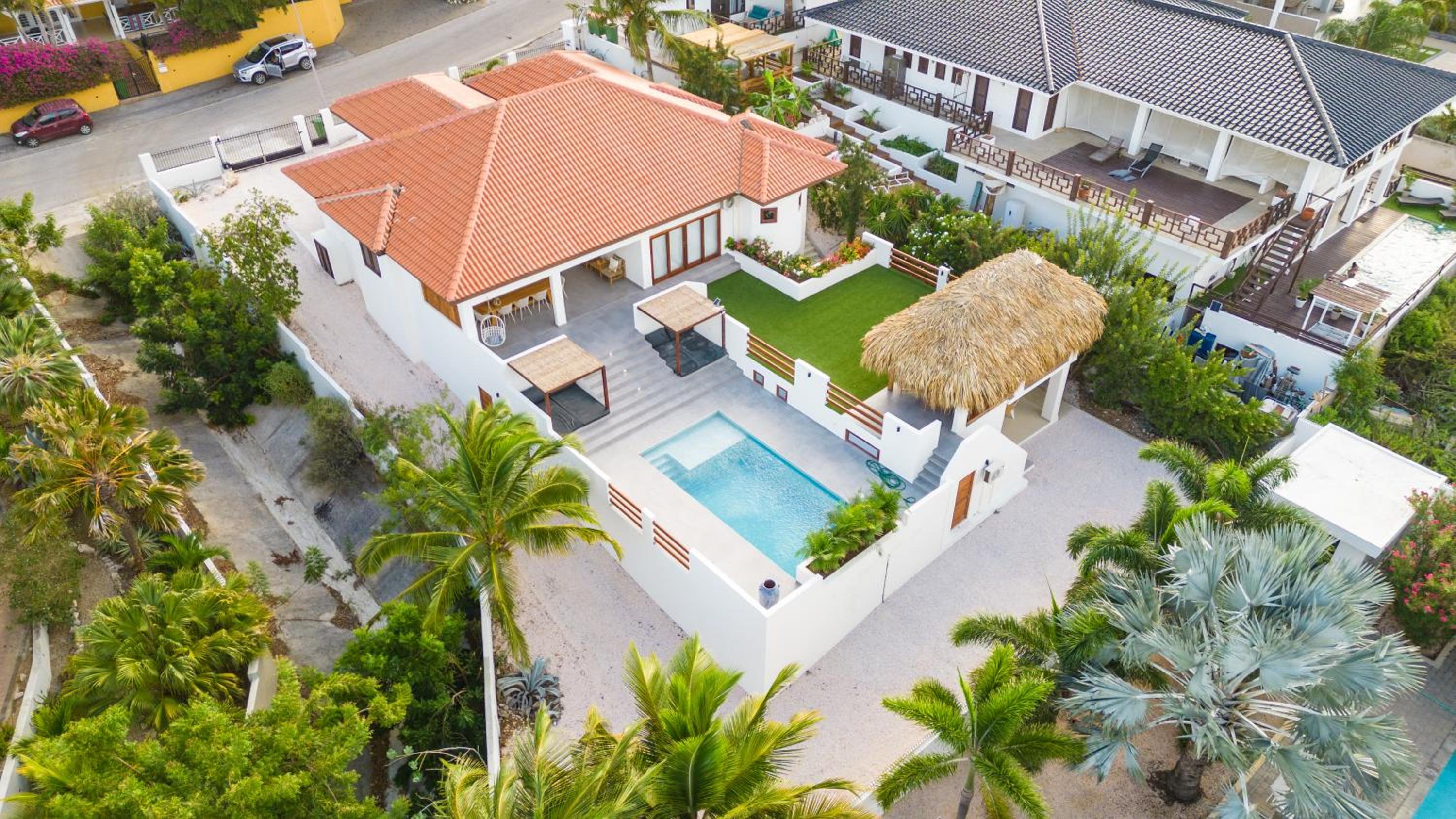 Villa Blou, steps from the Jan Thiel Beach