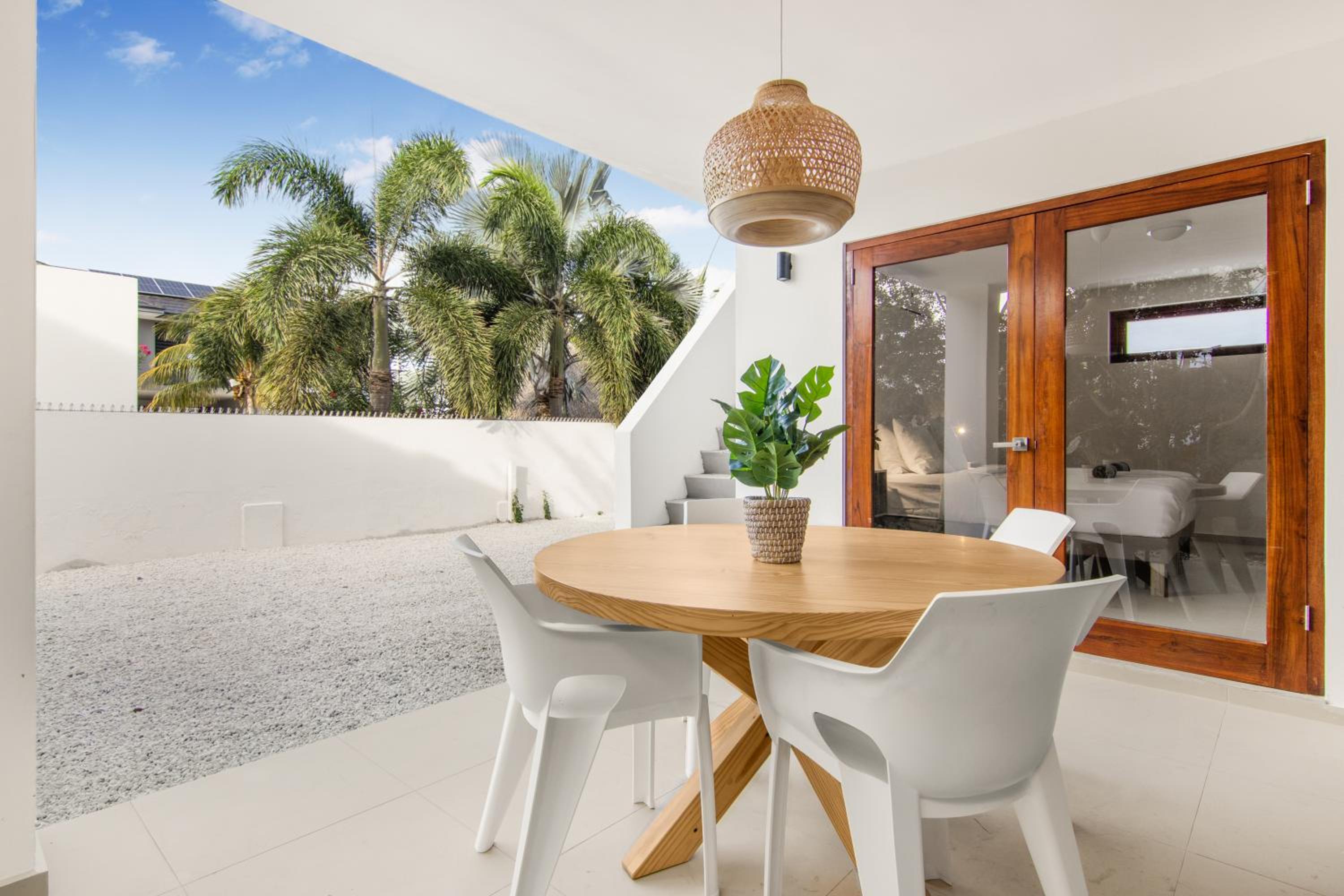 Villa Blou, steps from the Jan Thiel Beach