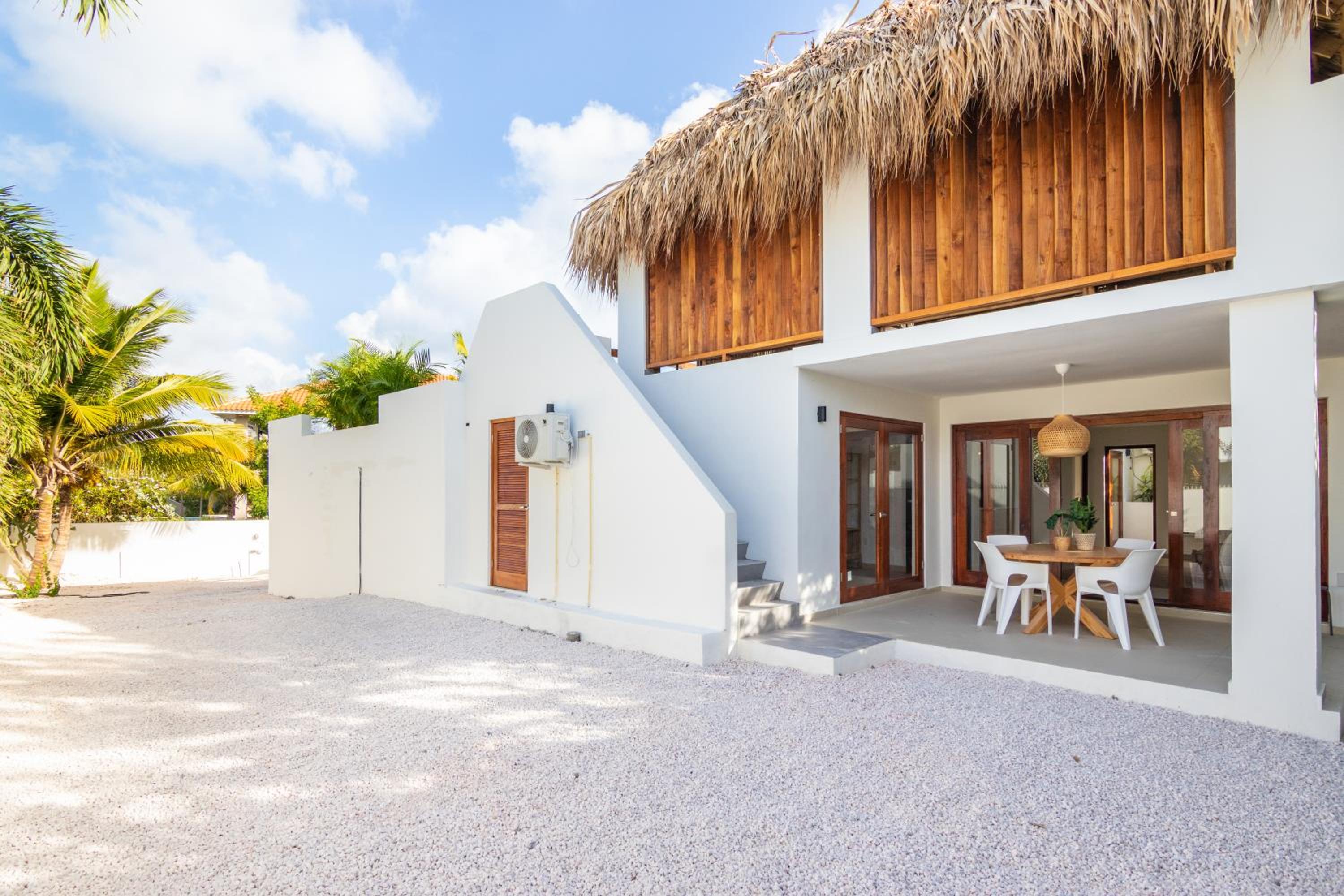 Villa Blou, steps from the Jan Thiel Beach