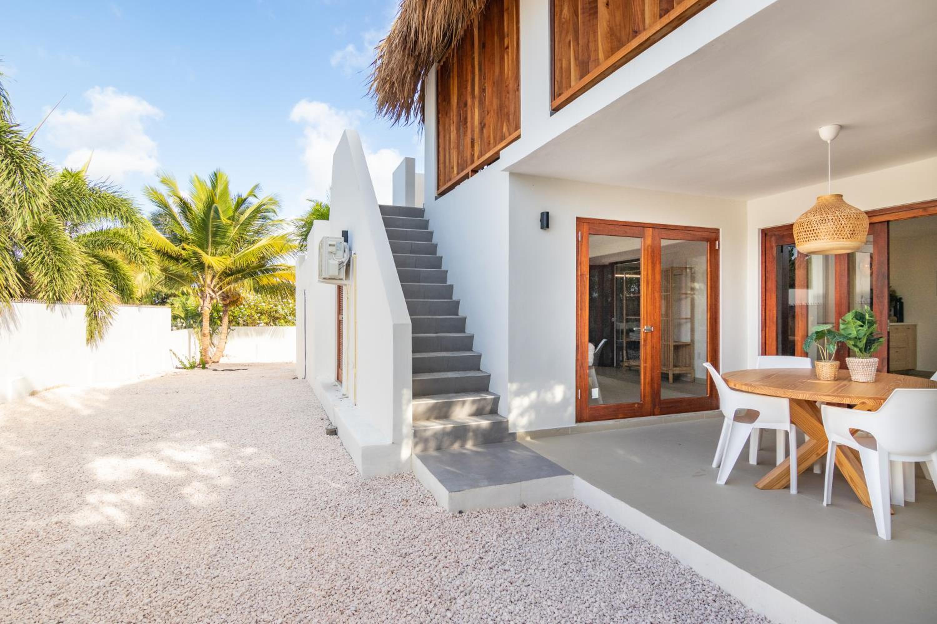 Villa Blou, steps from the Jan Thiel Beach