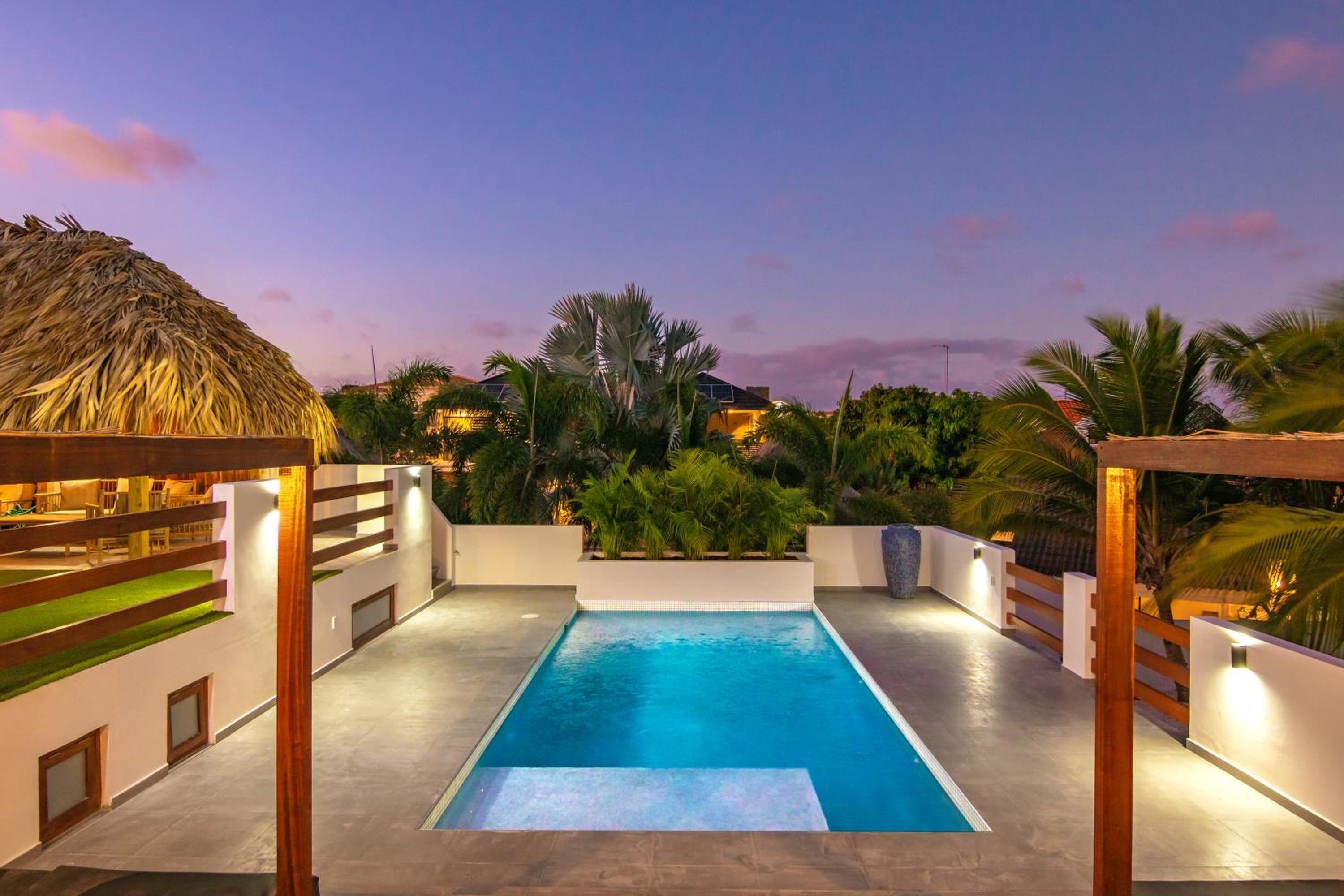 Villa Blou, steps from the Jan Thiel Beach