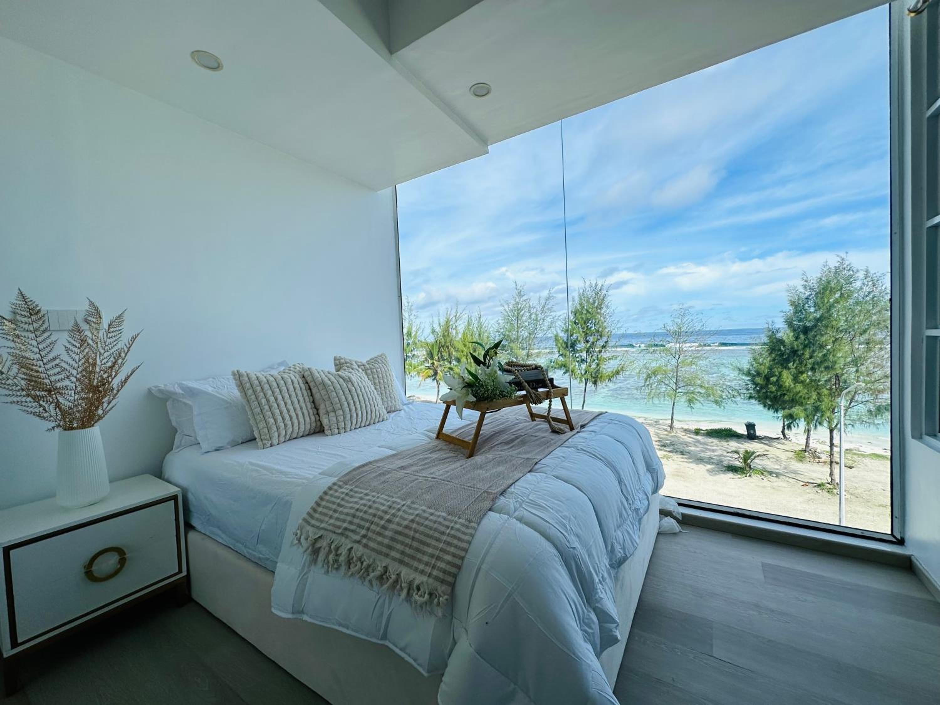 Lazzlla beach front apartments