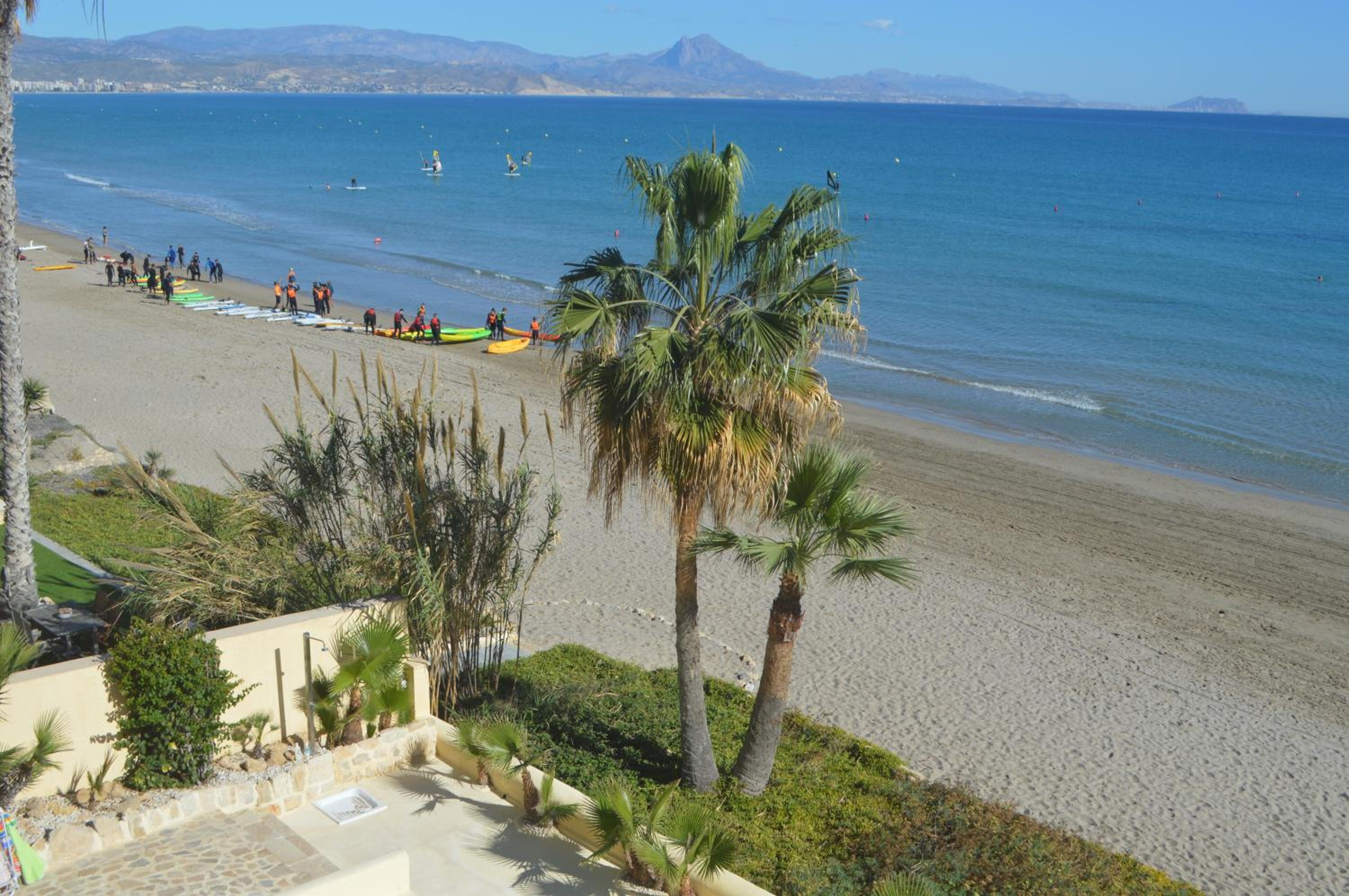 Espectacular Suite Privada a pie de playa y mar en CHALET ROQUETES