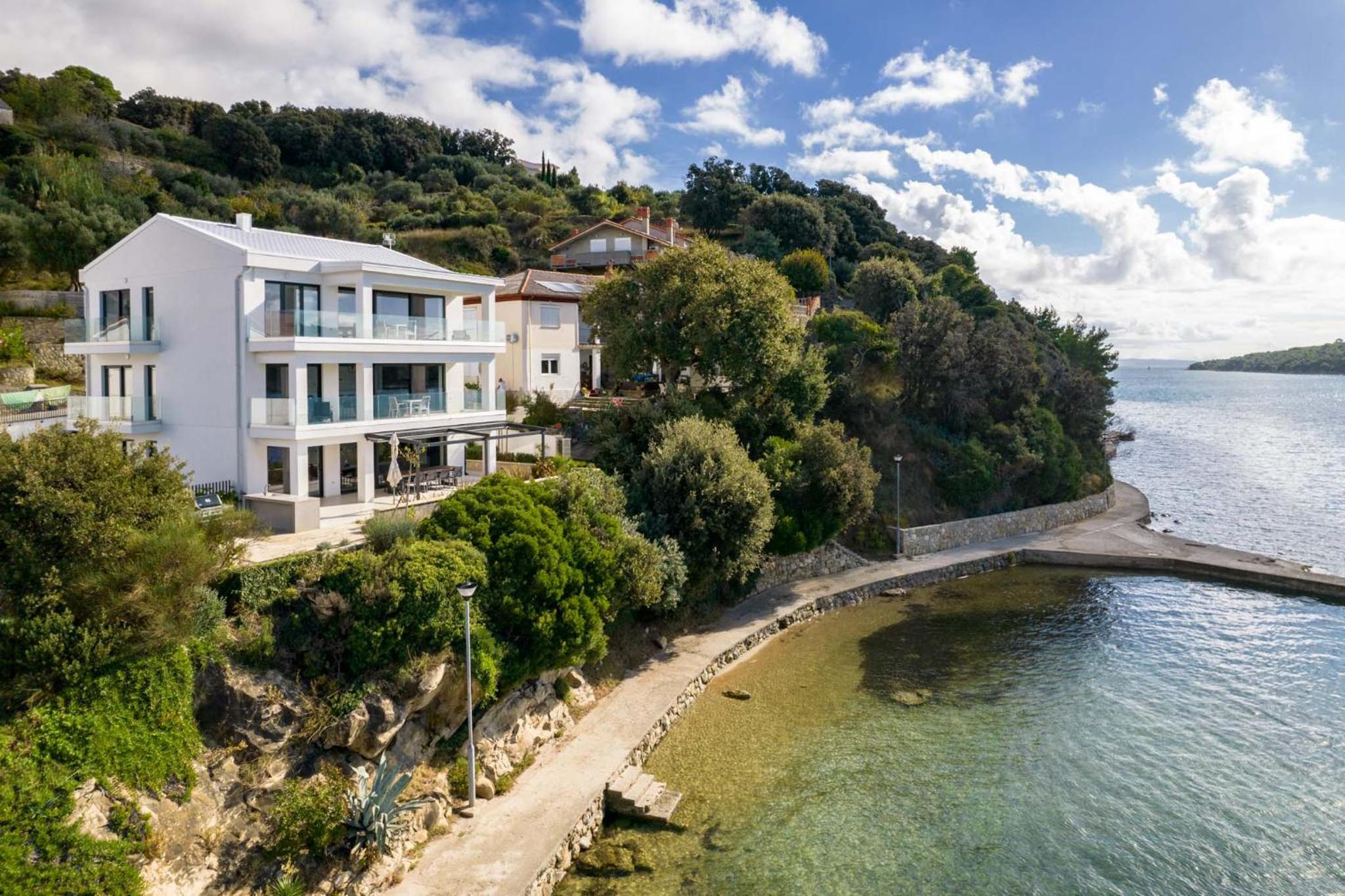 Villa Veronica with pool first line at sea view 4