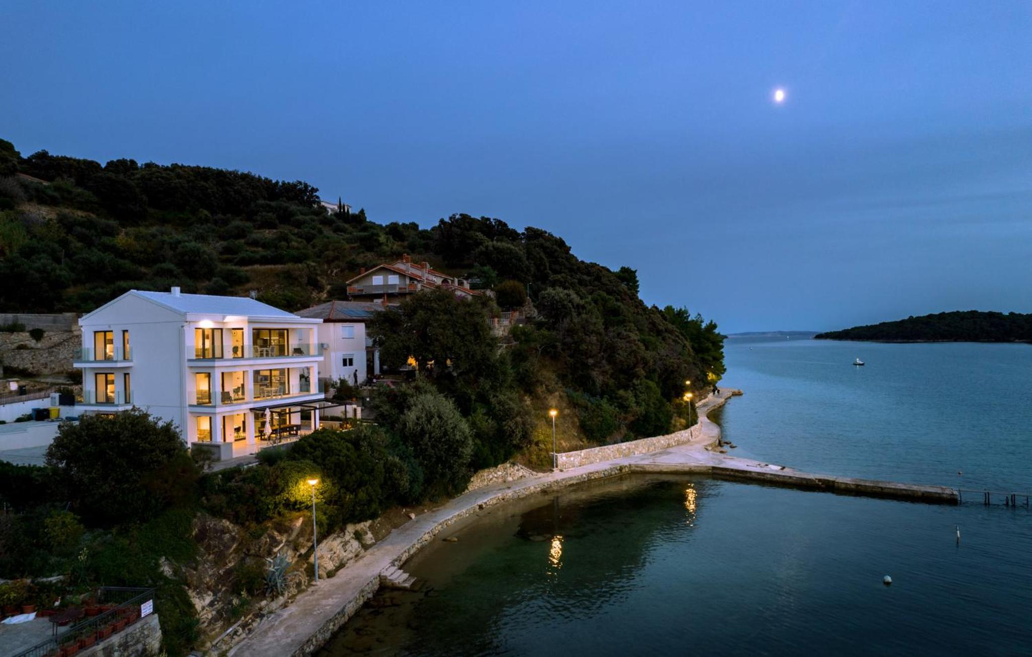 Villa Veronica with pool first line at sea view 5