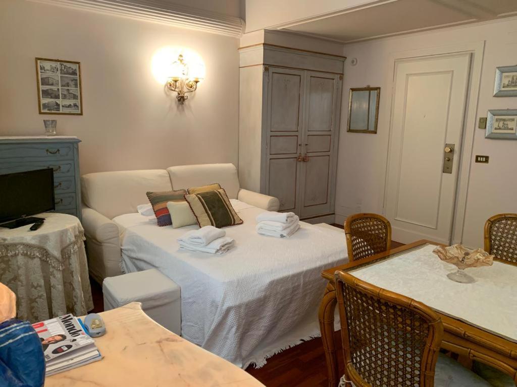 loft flavia en Viareggio — hotel room