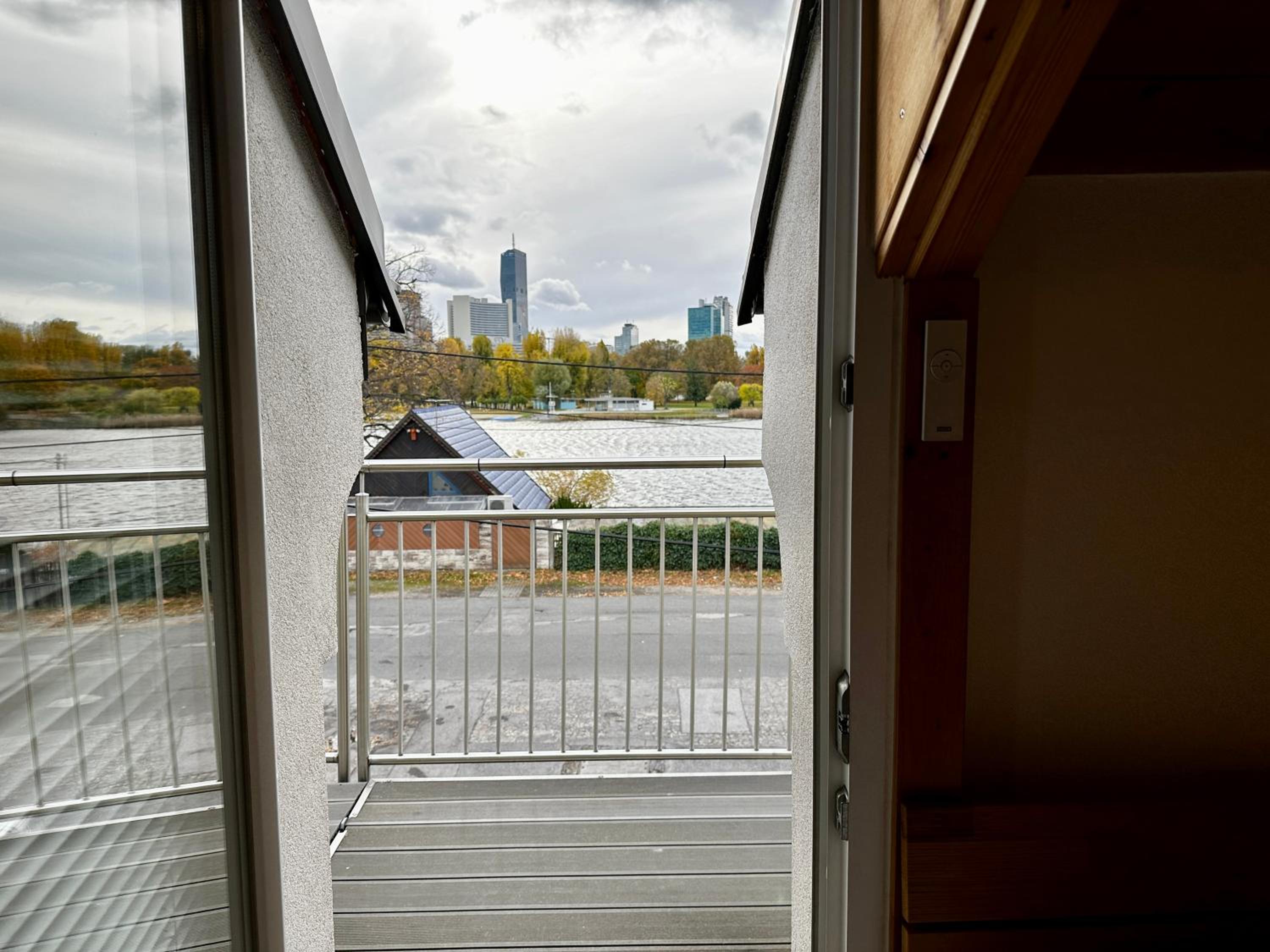 AJO Apartments - Alte Donau Lake or Garden View Balcony Studio - Self-Check-in