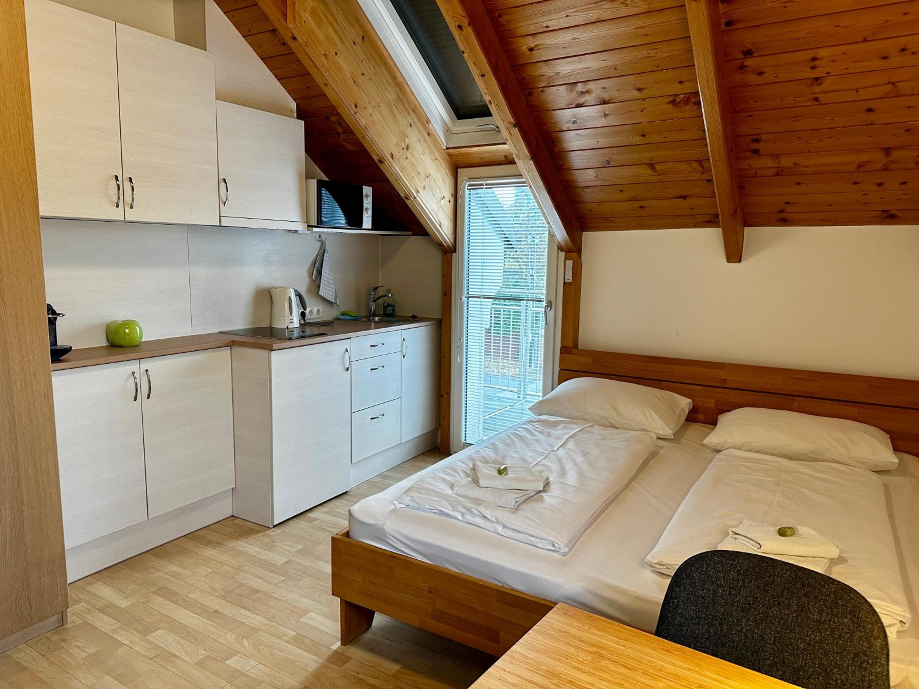 AJO Apartments - Alte Donau Lake or Garden View Balcony Studio - Self-Check-in