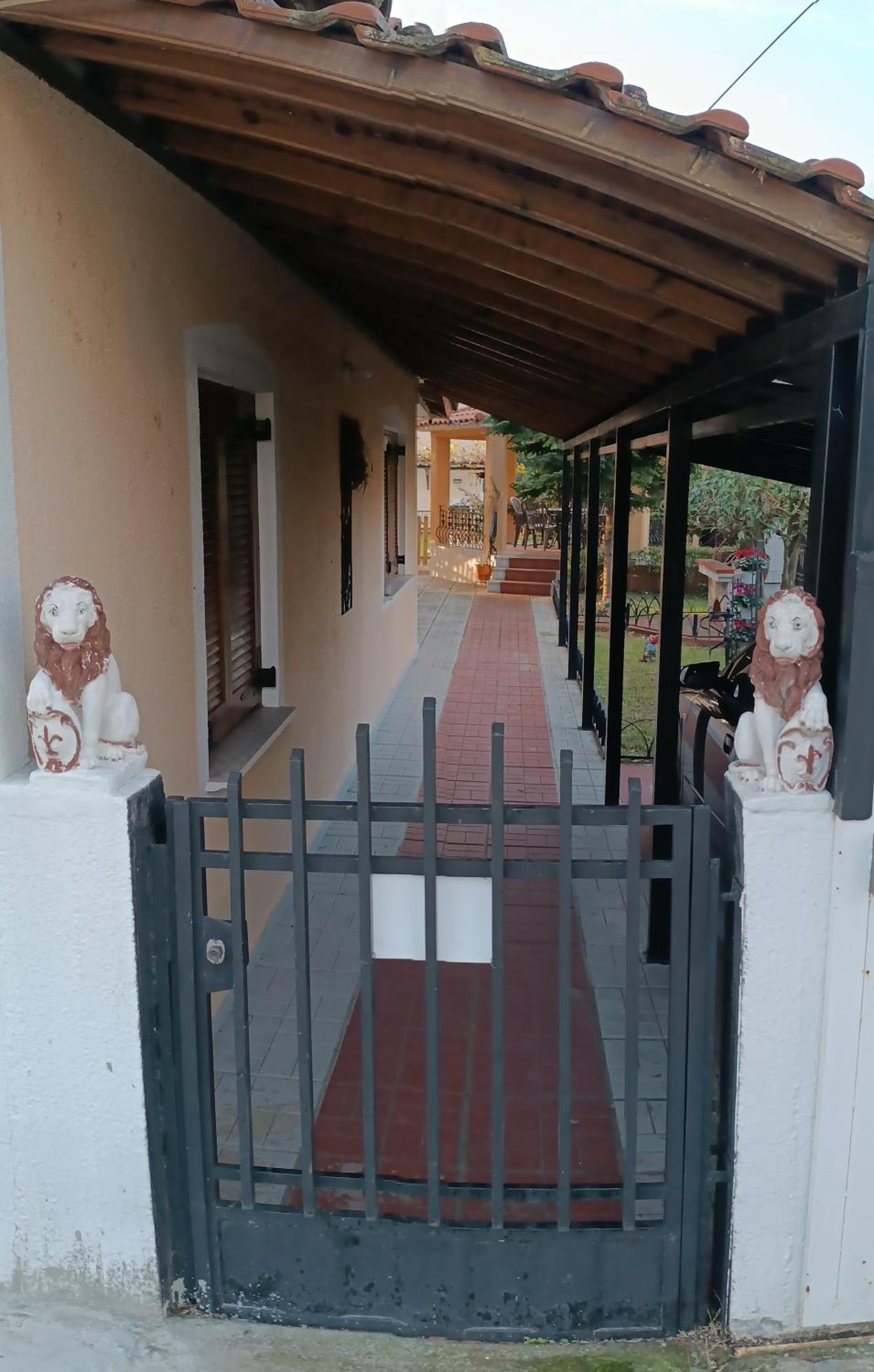 Veronika house Under Meteora