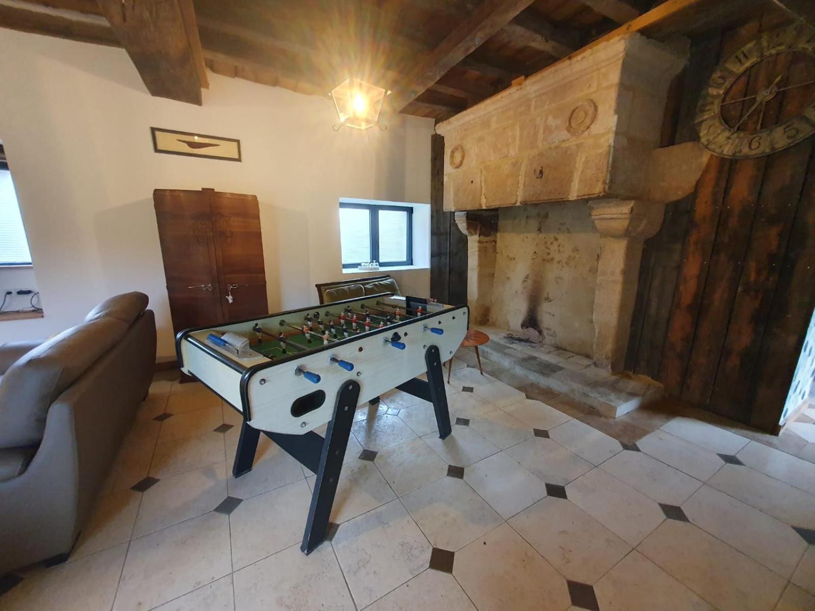 de la salle gite 8 personnes à la campagne avec jacuzzi 4 chambres 3 WC