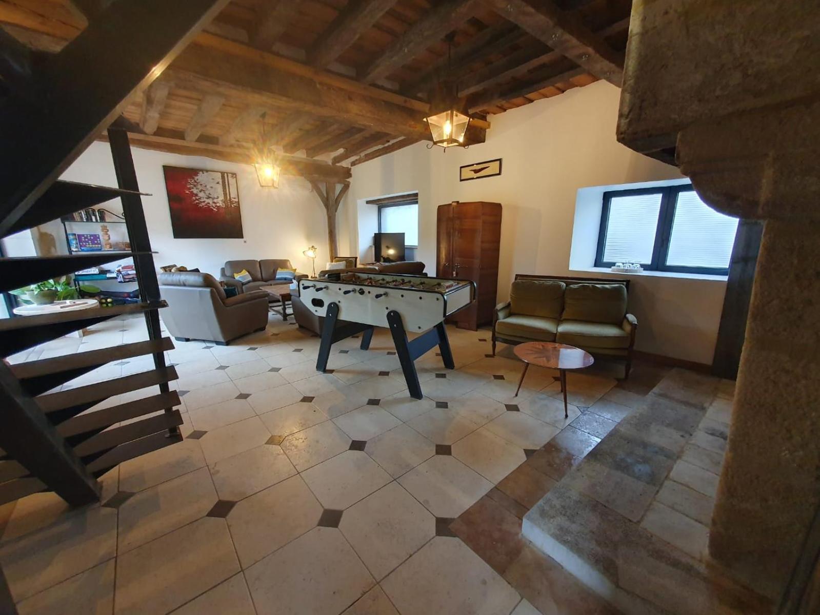 de la salle gite 8 personnes à la campagne avec jacuzzi 4 chambres 3 WC