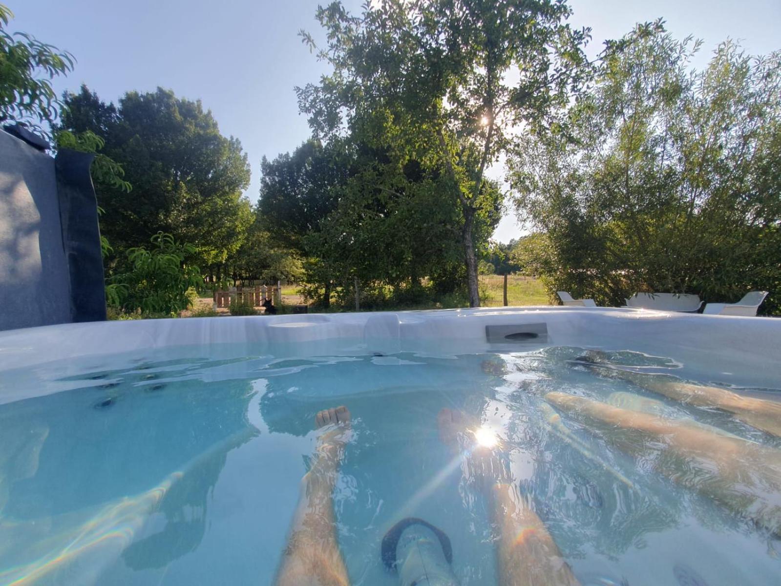 de la salle gite 8 personnes à la campagne avec jacuzzi 4 chambres 3 WC