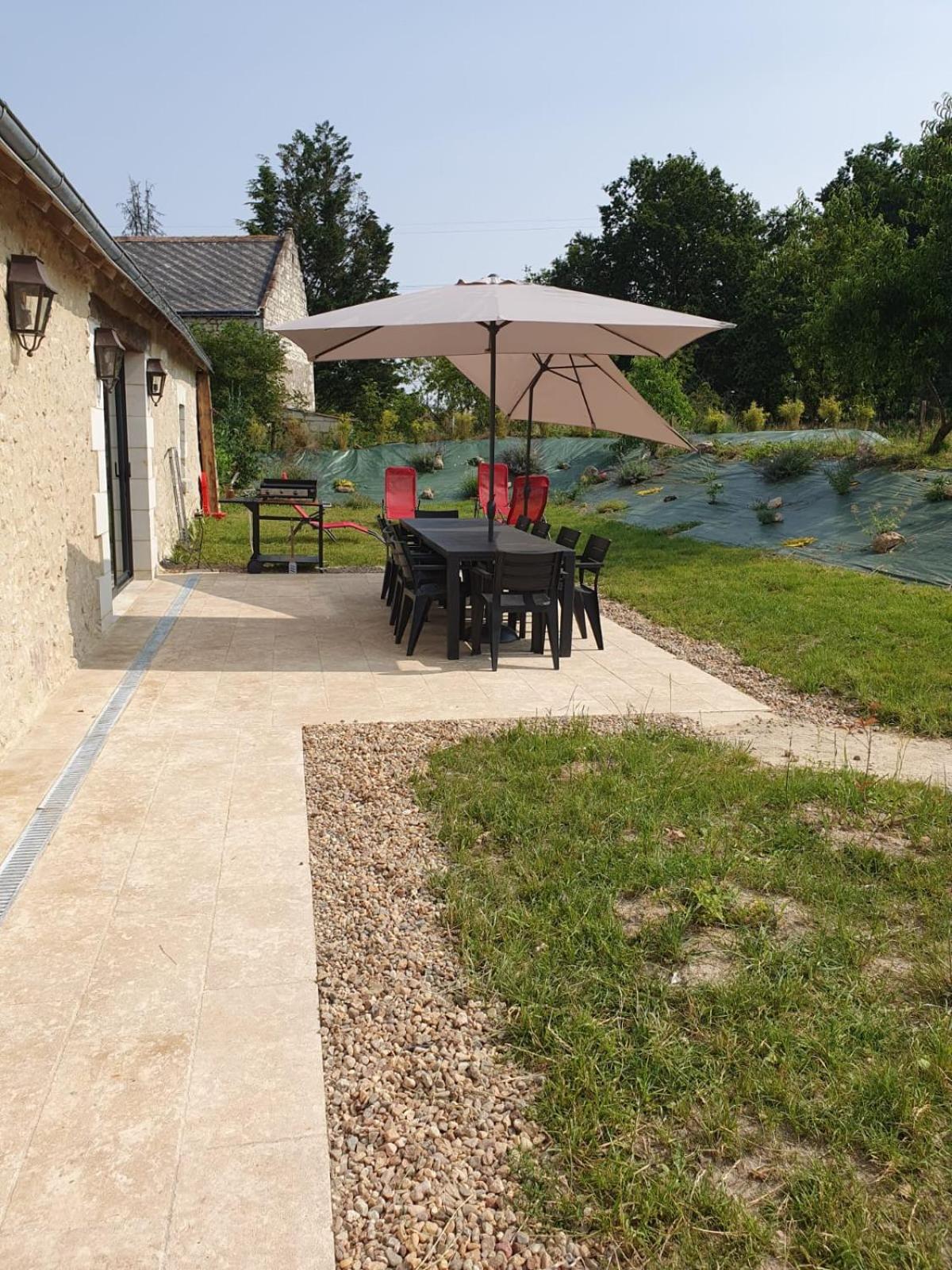 de la salle gite 8 personnes à la campagne avec jacuzzi 4 chambres 3 WC