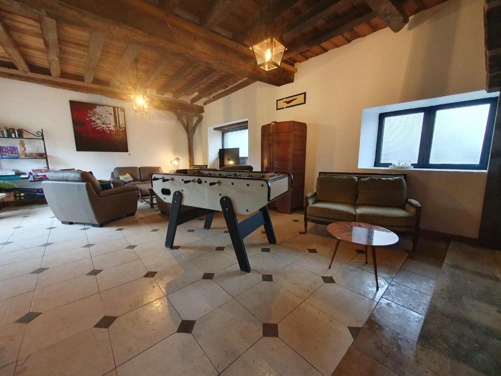 de la salle gite 8 personnes à la campagne avec jacuzzi 4 chambres 3 WC