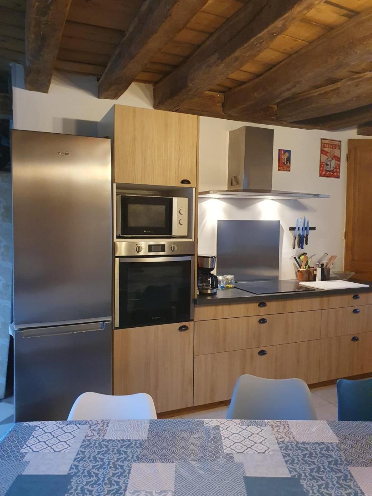 de la salle gite 8 personnes à la campagne avec jacuzzi 4 chambres 3 WC