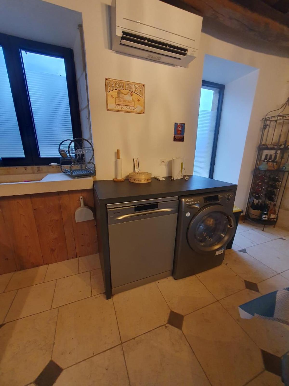 de la salle gite 8 personnes à la campagne avec jacuzzi 4 chambres 3 WC