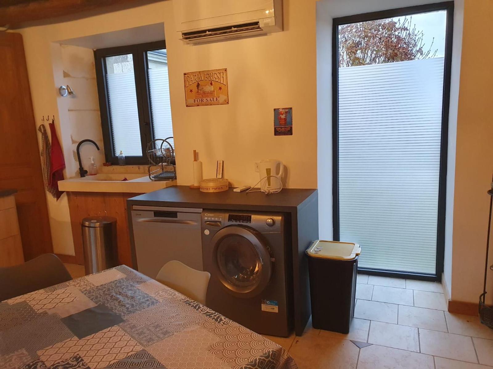 de la salle gite 8 personnes à la campagne avec jacuzzi 4 chambres 3 WC