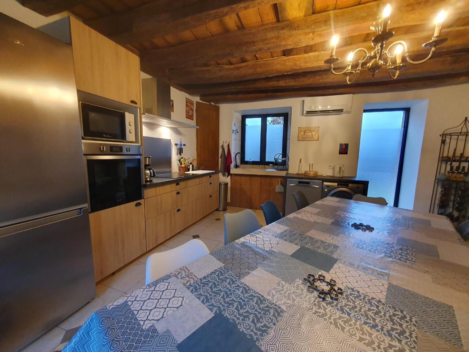 de la salle gite 8 personnes à la campagne avec jacuzzi 4 chambres 3 WC