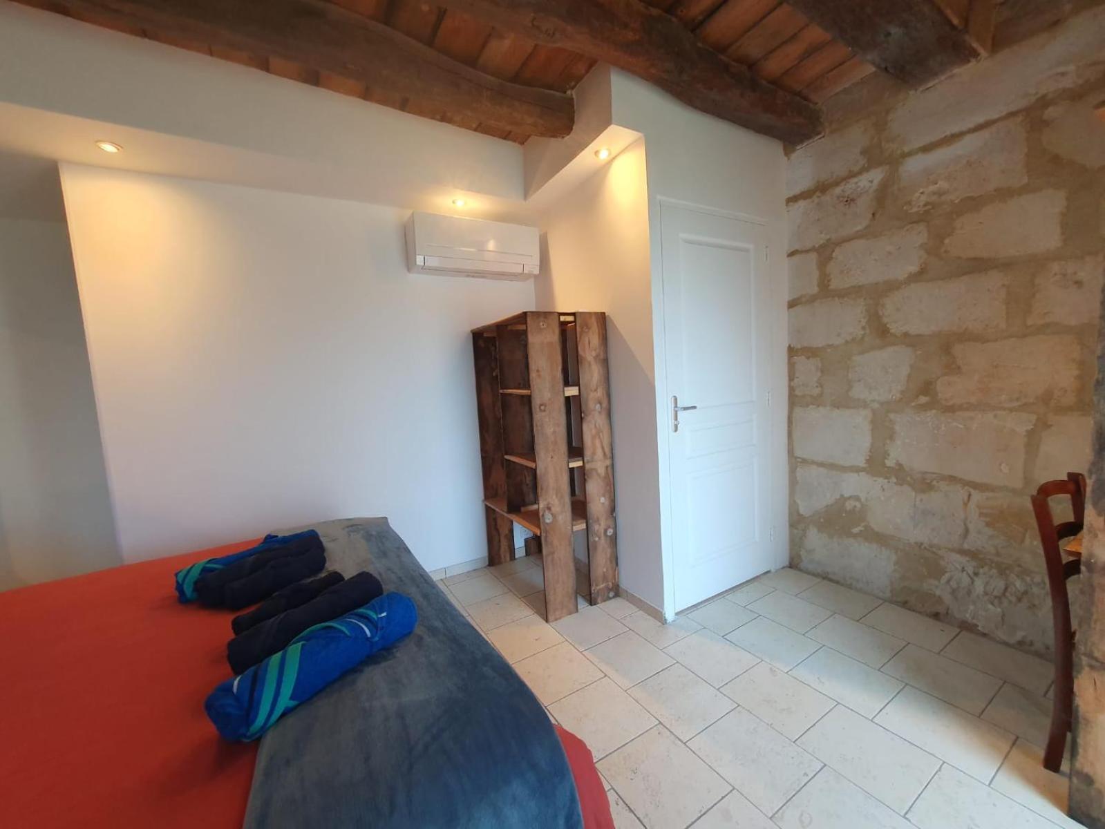 de la salle gite 8 personnes à la campagne avec jacuzzi 4 chambres 3 WC