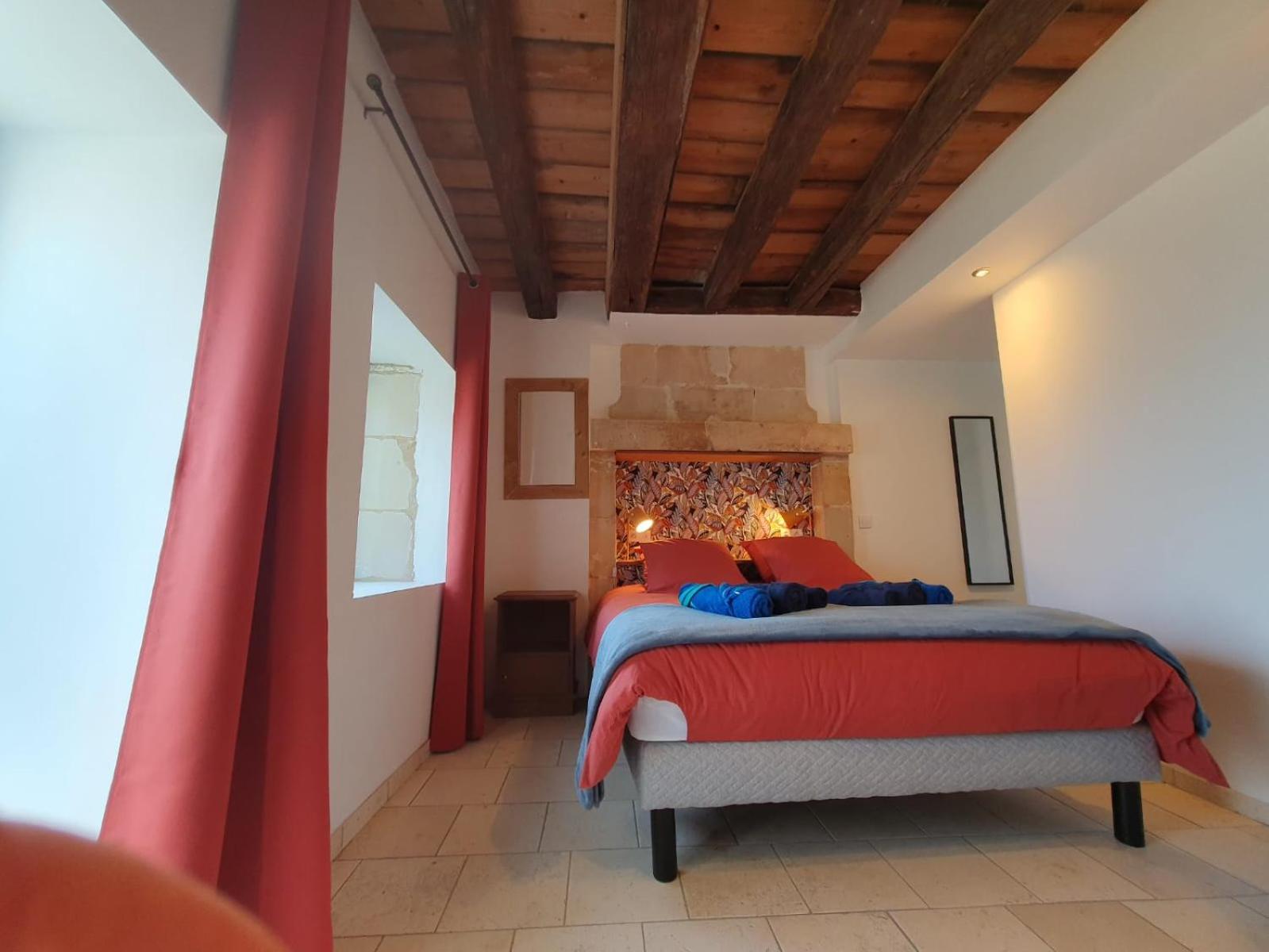 de la salle gite 8 personnes à la campagne avec jacuzzi 4 chambres 3 WC