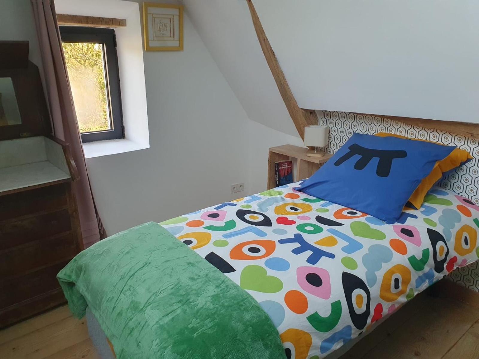 de la salle gite 8 personnes à la campagne avec jacuzzi 4 chambres 3 WC