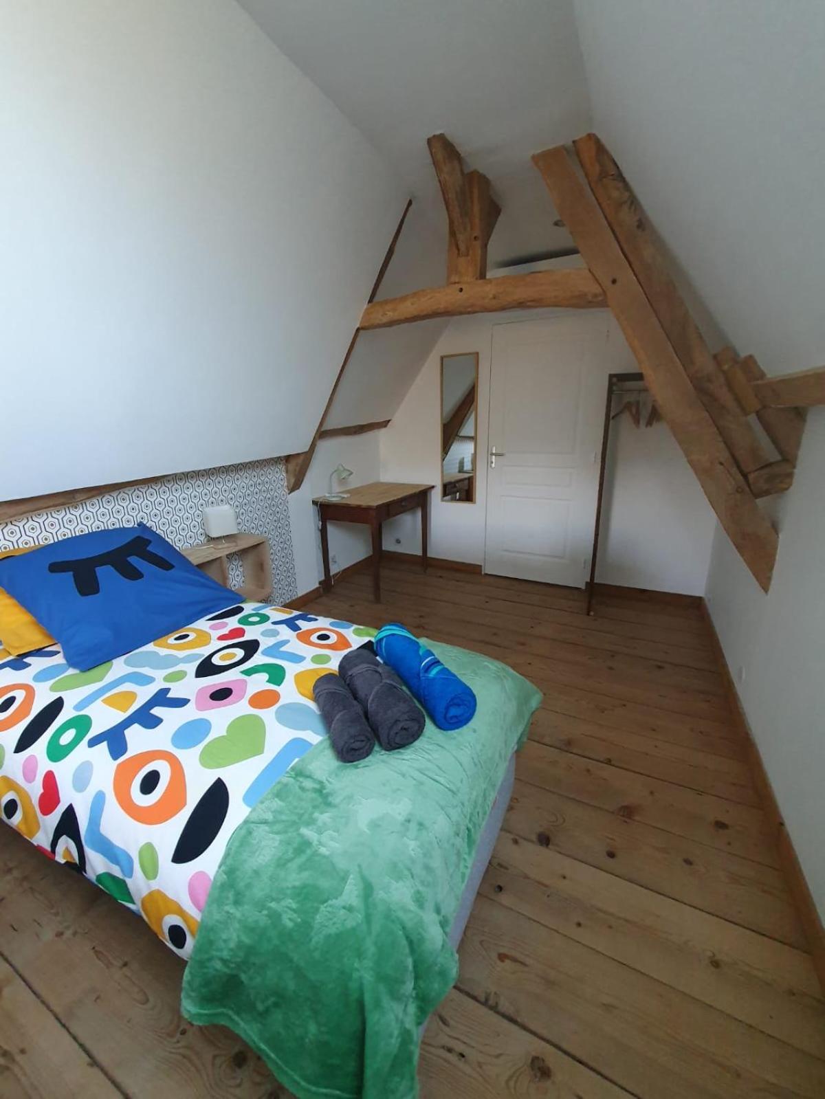 de la salle gite 8 personnes à la campagne avec jacuzzi 4 chambres 3 WC